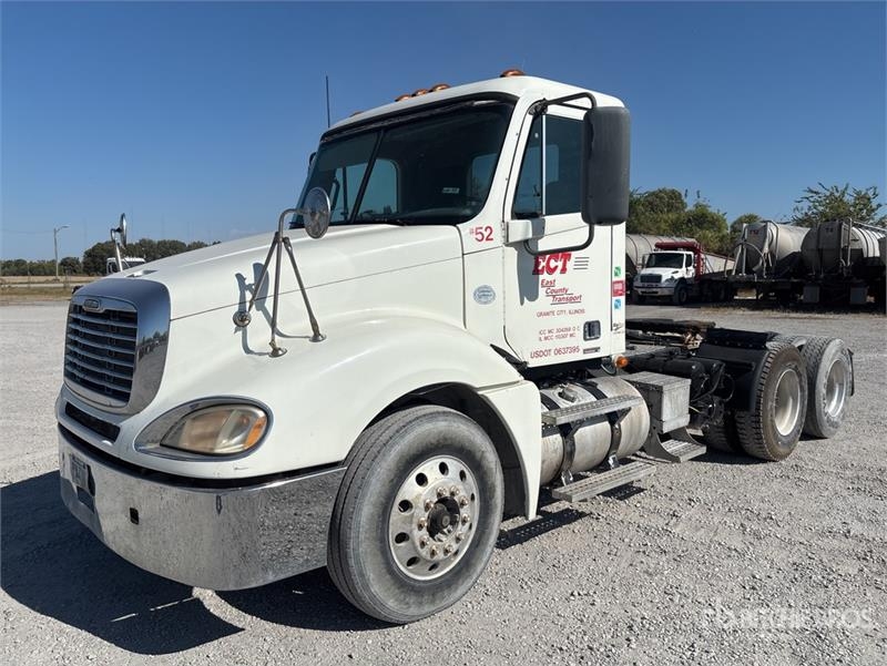 Tracteur routier Freightliner Columbia 120 6x4 T/A Day Cab — occasion 2009