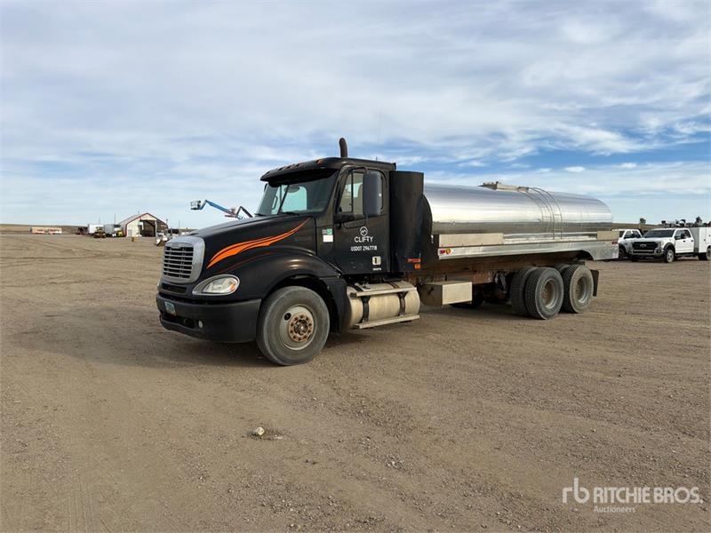 Camion citerne Freightliner Columbia 120 6x4 Tanker — occasion 2007