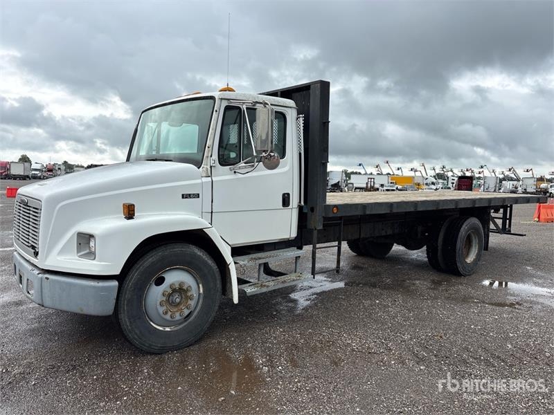 Camion plateau Freightliner FL-60 — occasion 1999