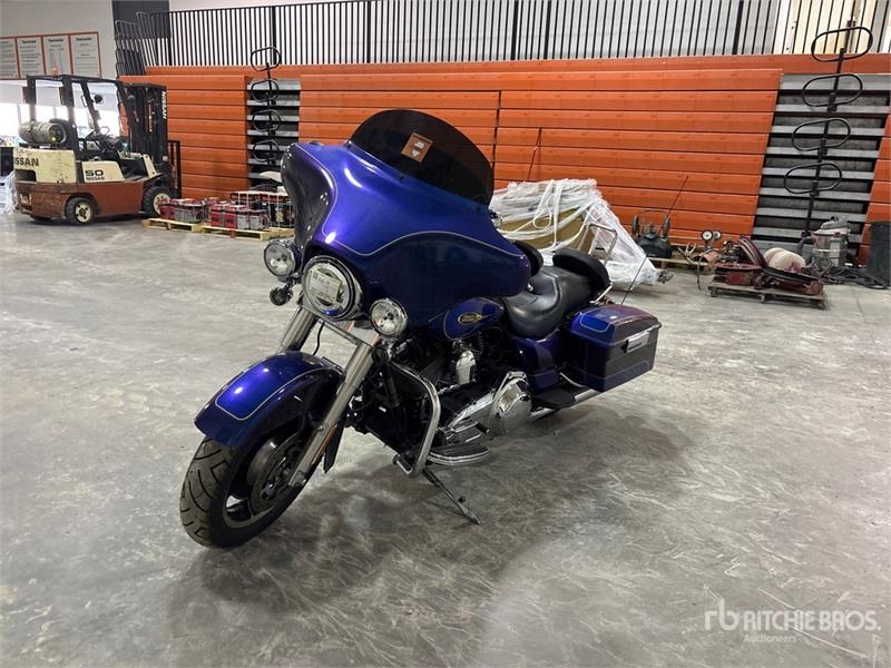 Voiture Harley-Davidson Street Glide Sport Touring Bike — occasion 2009