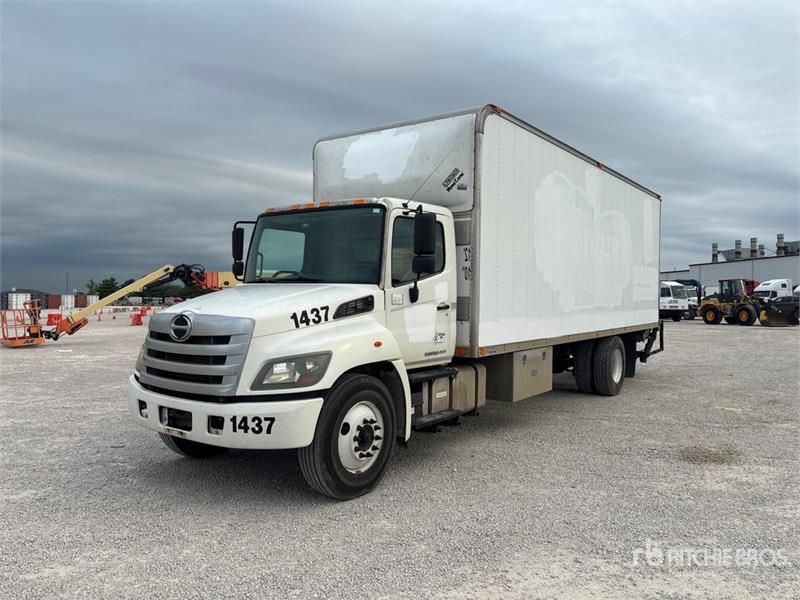 Camion fourgon Hino 268 — occasion 2015