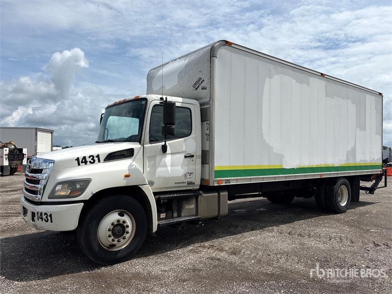 Camion fourgon Hino 268 — occasion 2015