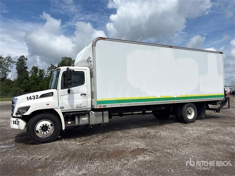 Camion fourgon Hino 268 — occasion 2015