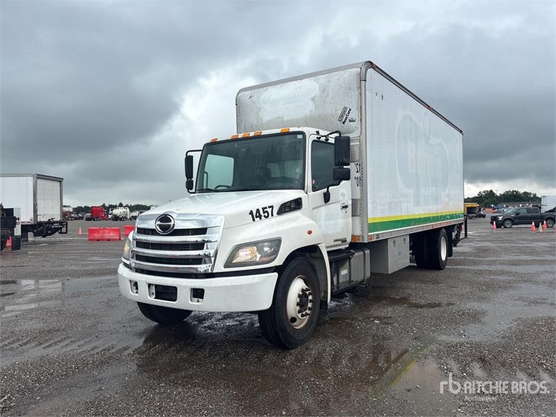 Camion fourgon Hino 268 — occasion 2015