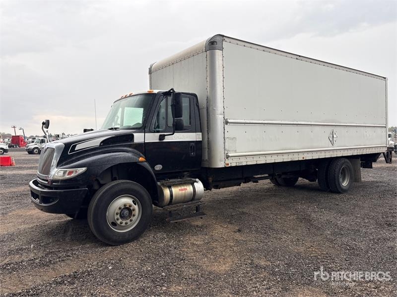 Camion fourgon International 4300 — occasion 2015