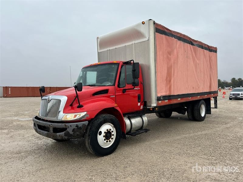 Camion plateau International 4300 4x2 Flatbed — occasion 2010