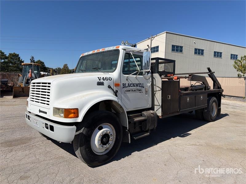 Camion de dépannage International 4900 — occasion 2001