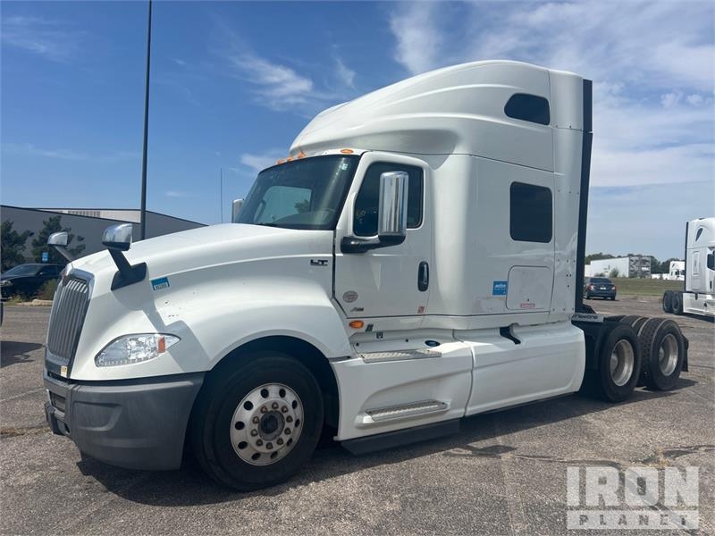 International LT625