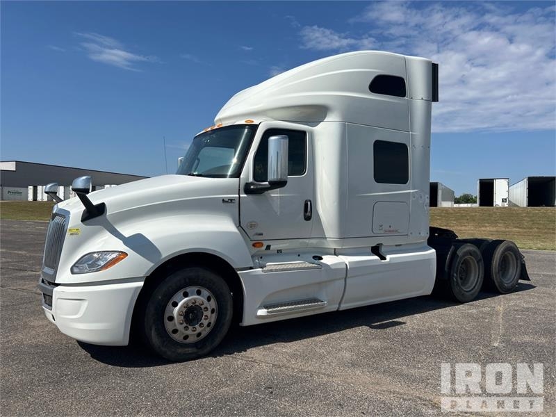 International LT625