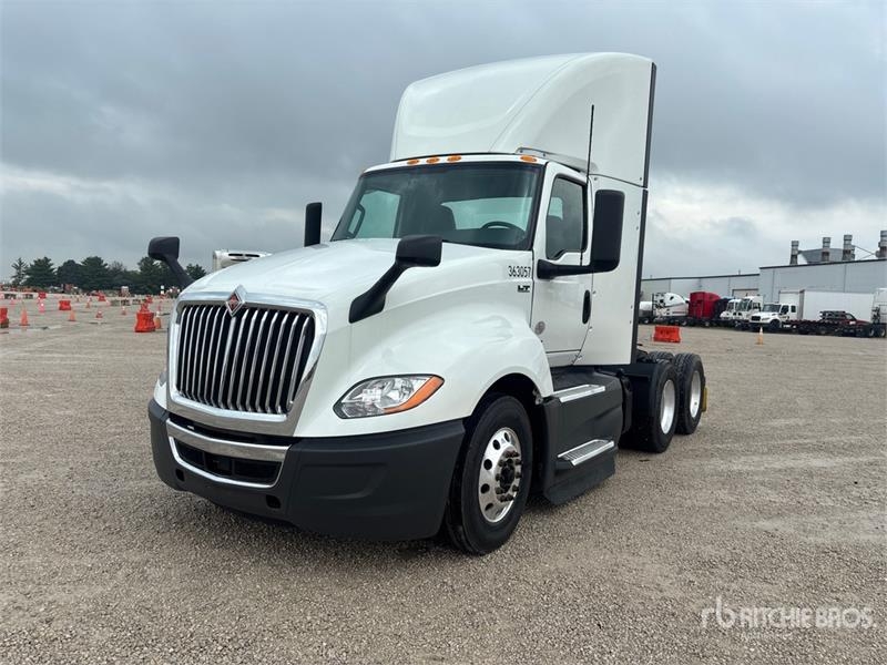 International LT625