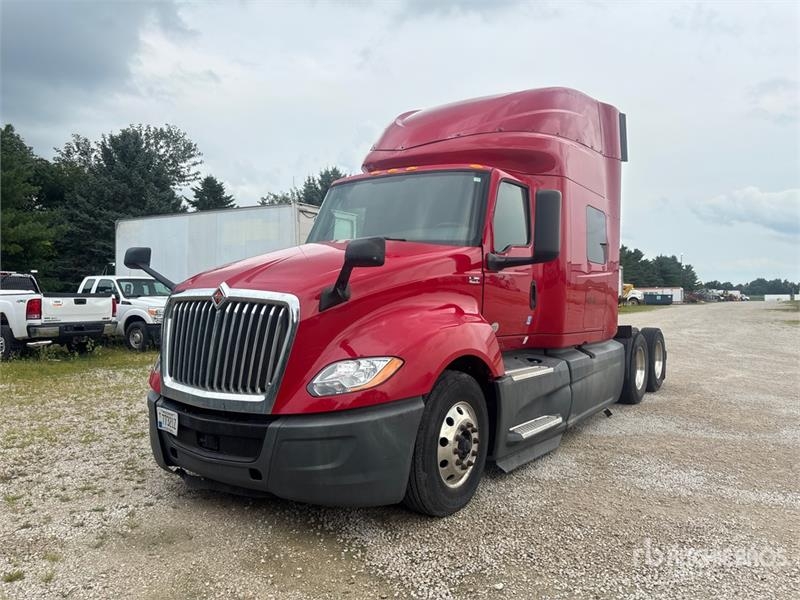 International LT625