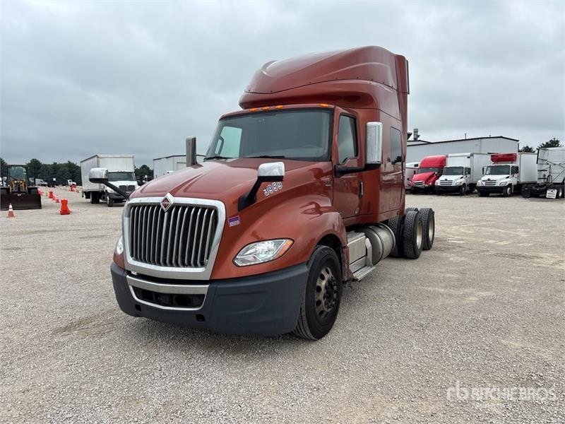 International LT625