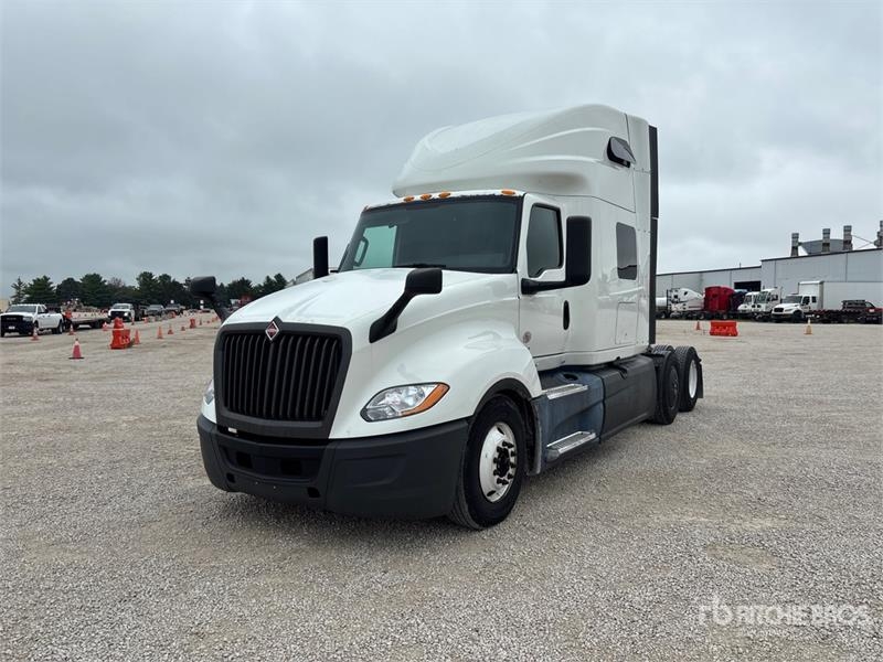 International LT625