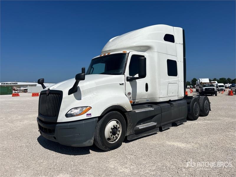 International LT625