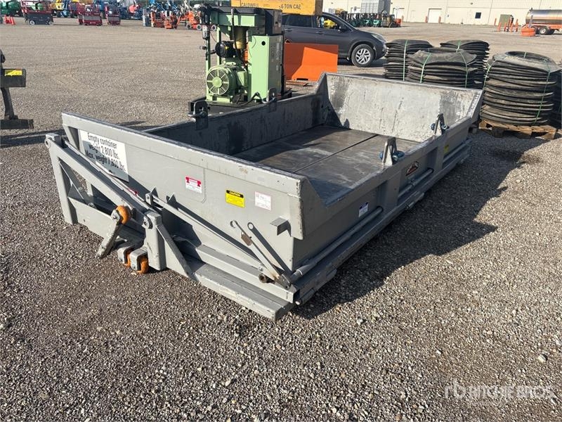 Iron Bull Bull 142 in Drop Bottom Dump Hopper