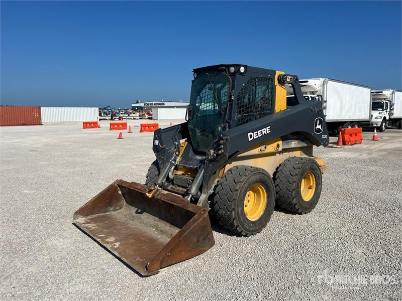 John Deere 332G