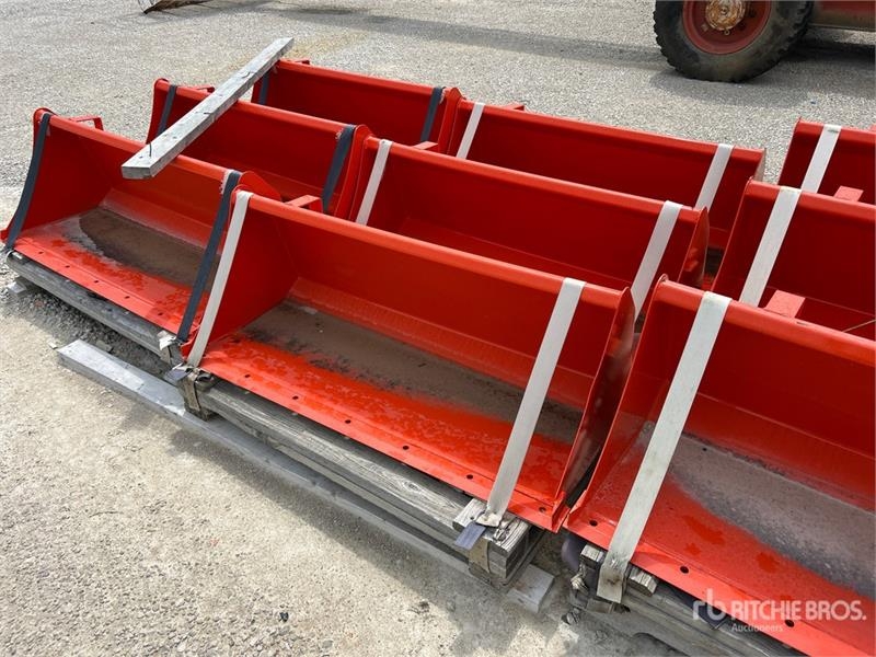 Kubota of (3) Kubota 47 in General Purpose Ag Buc — occasion
