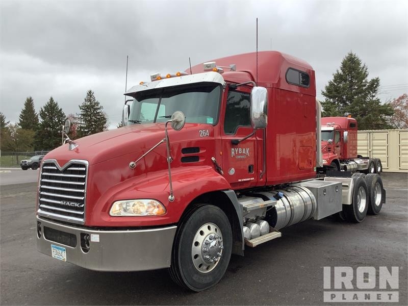 Tracteur routier Mack CXU613 — occasion 2012