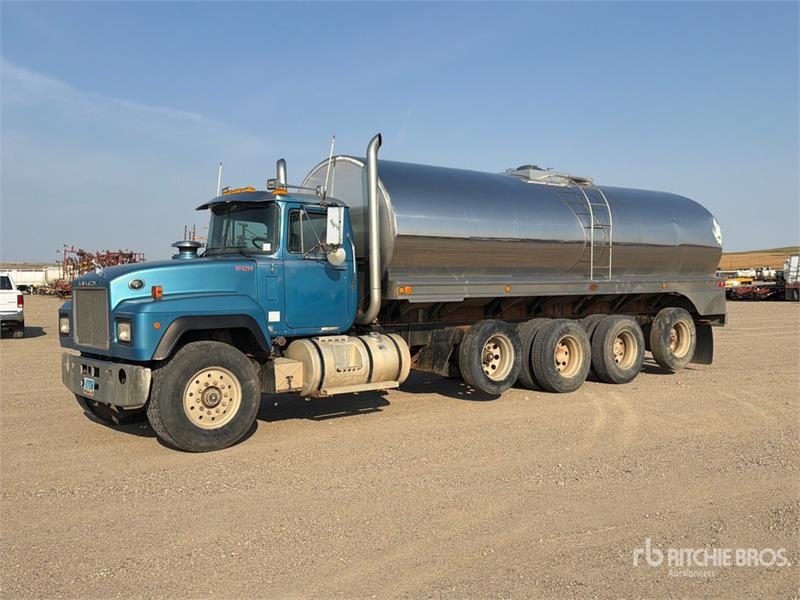Mack RD600