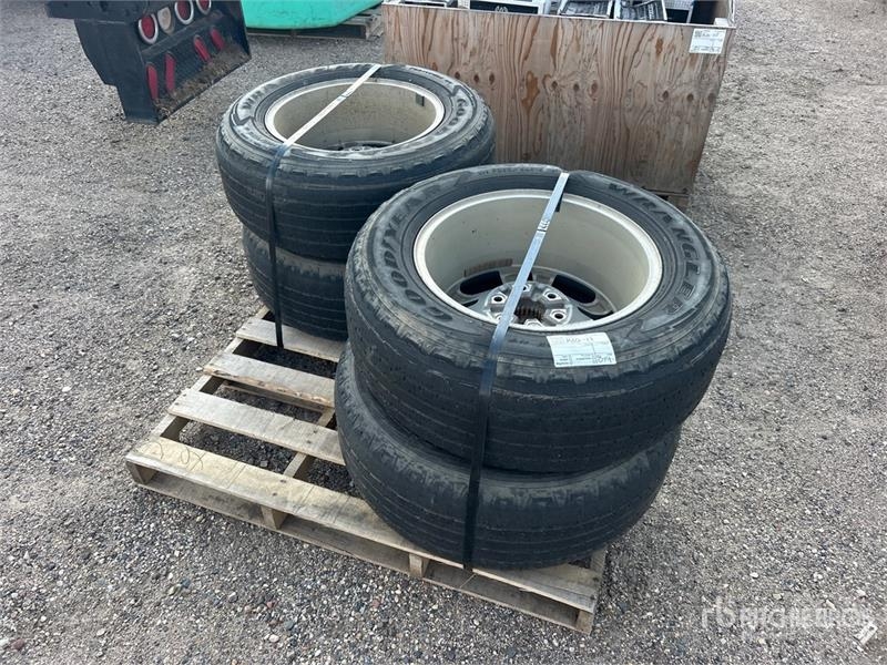 Pneu, roue et jante Quantity of 265/65R18 Tires — occasion
