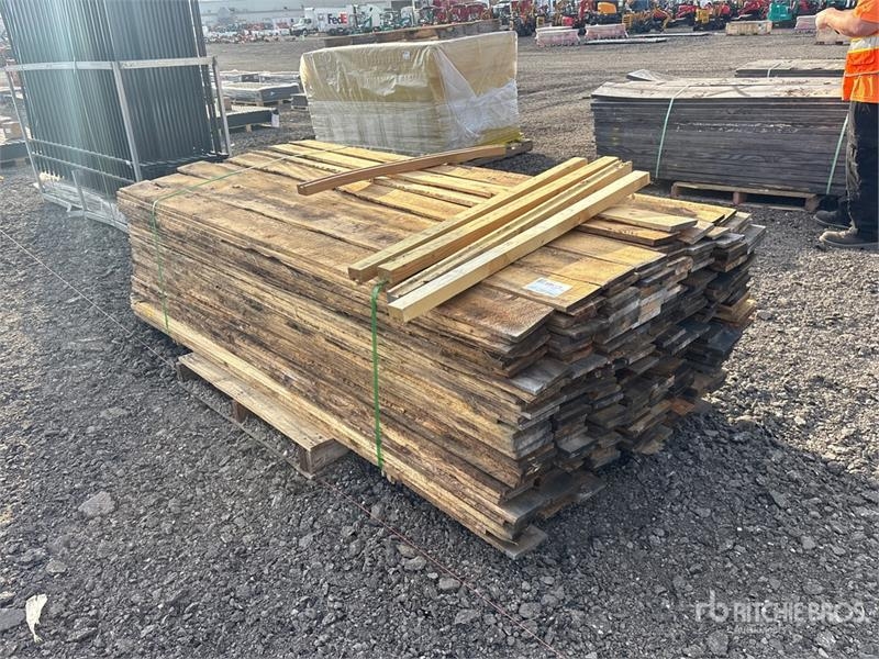 Palan et treuil Quantity of (340) 1 in x 6 in x 8 ft Fence Plank — occasion