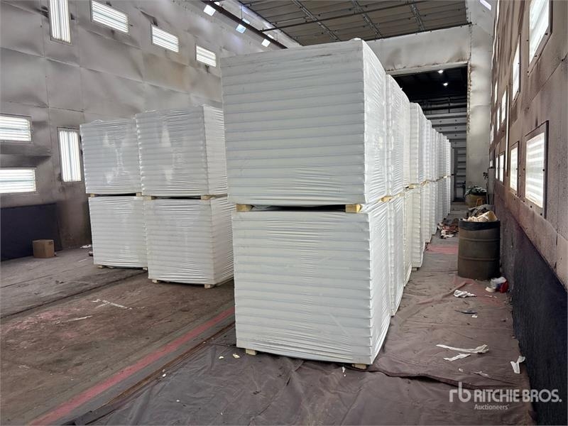 Palan et treuil Quantity of (8) Pallets of Polyiso Insulation — occasion