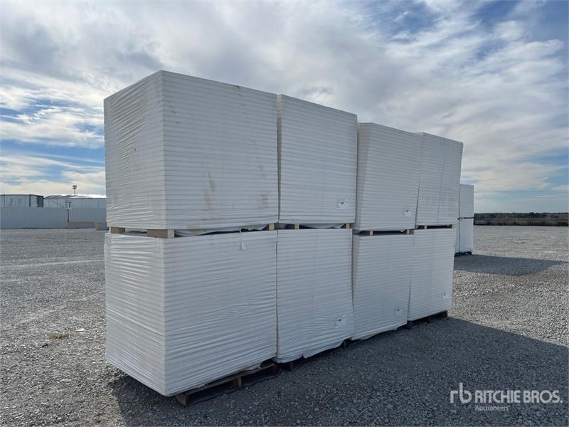 Palan et treuil Quantity of (8) Pallets of Polyiso Insulation — occasion