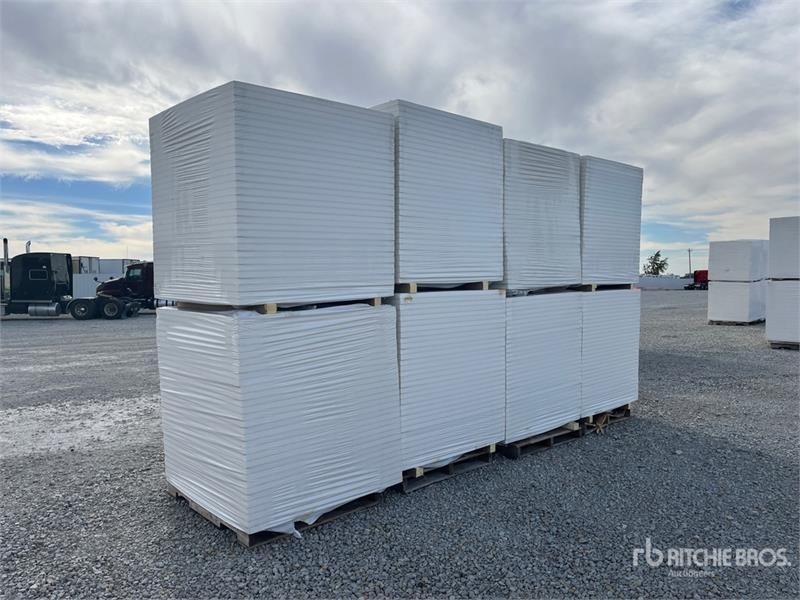 Palan et treuil Quantity of (8) Pallets of Polyiso Insulation — occasion