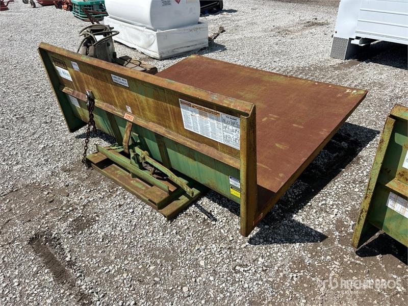 Self dumping platform
