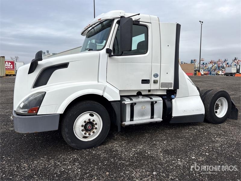 Tracteur routier Volvo VNL — occasion 2016