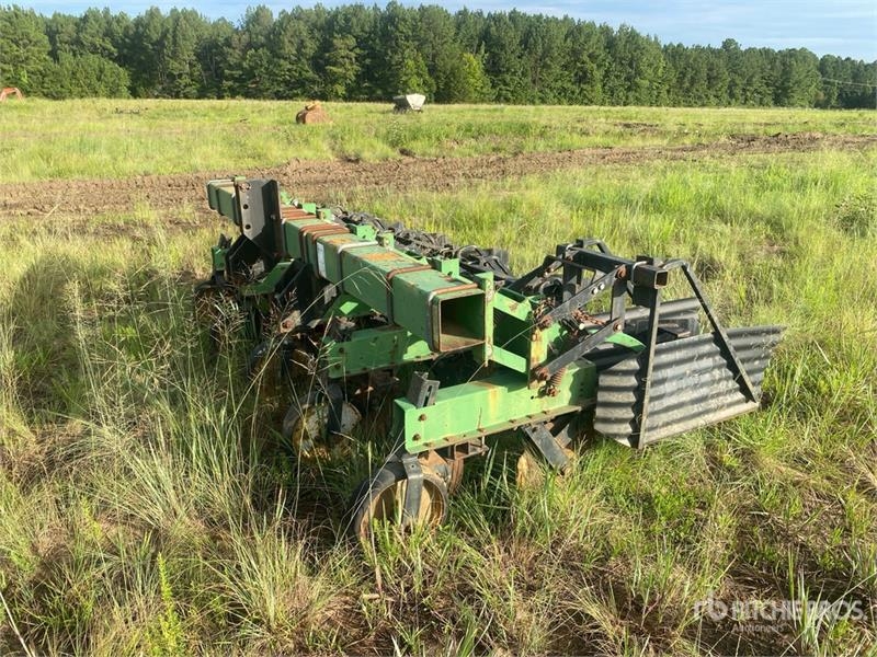 Déchaumeur 10 ft 3-Point Cultivator — occasion