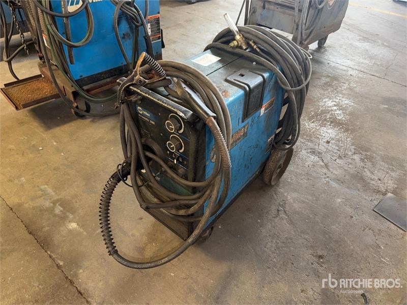 Poste à souder 200 A Mobile Multi-Process Welder — occasion