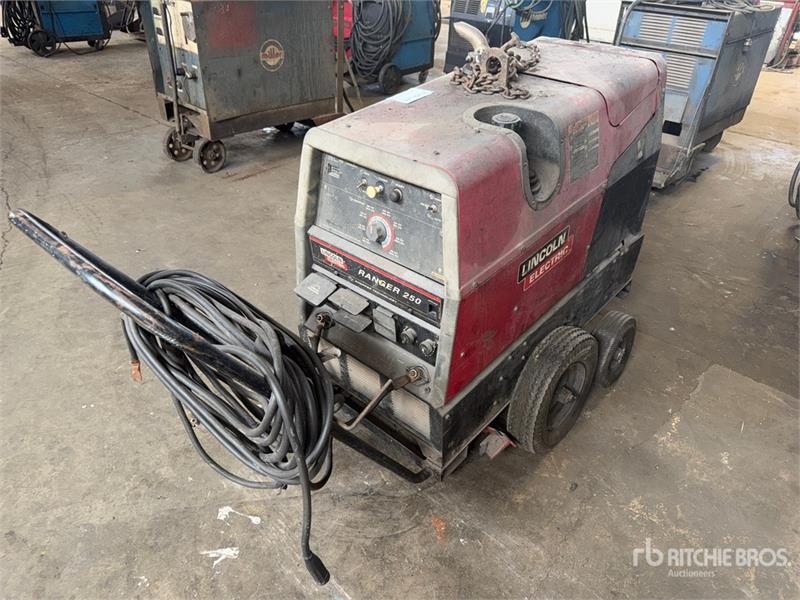 Poste à souder 250 A Mobile Stick Engine Driven Welder — occasion, 1 725 h