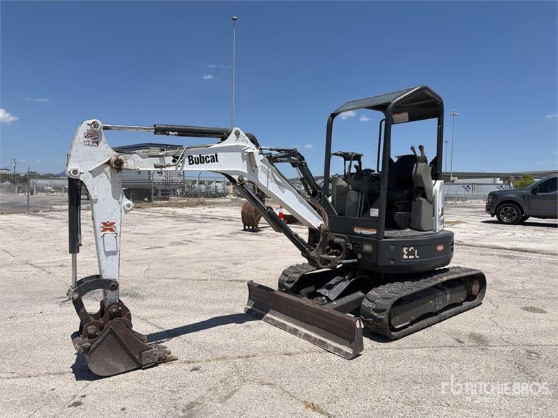 Bobcat E26