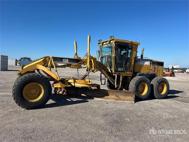 Niveleuse Caterpillar 12H Motor Grader — occasion 2005, 28 300 h