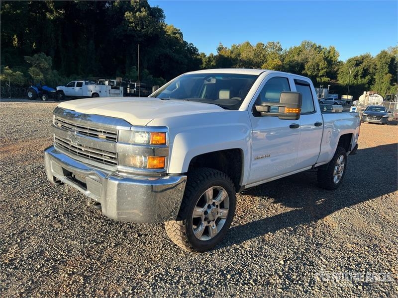 Fourgon utilitaire Chevrolet Silverado 2500HD 4x4 Crew Cab Pickup — occasion 2016