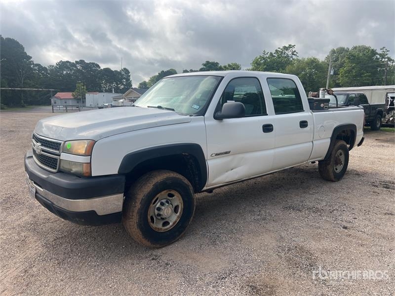 Fourgon utilitaire Chevrolet Silverado 2500HD 4x2 Crew Cab Pickup — occasion 2007