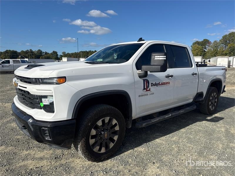 Fourgon utilitaire Chevrolet Silverado 2500 HD Custom 4x4 Crew Cab Pickup — occasion 2024
