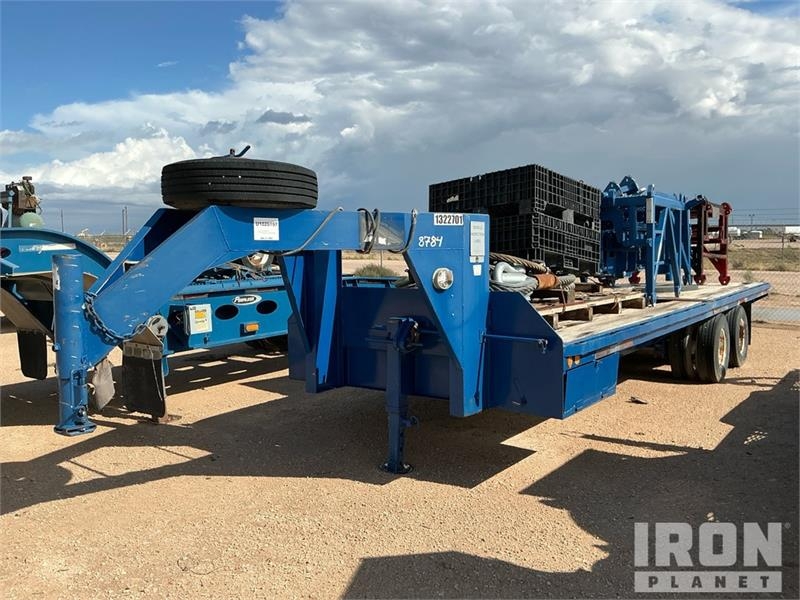 Remorque porte-engins Custom Built 24 ft T/A Gooseneck W/ 3 - Hydra Rig — occasion 1984