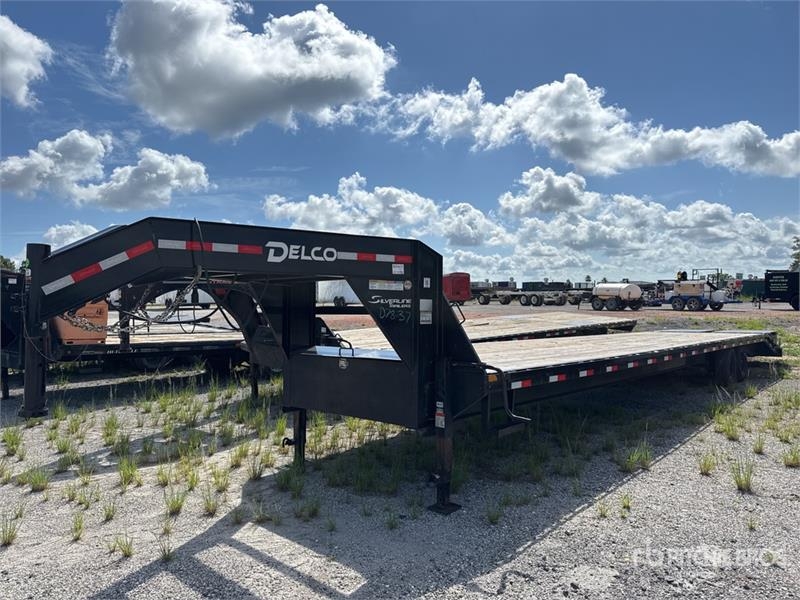 Delco 40 ft T/A Gooseneck Equipment Trailer