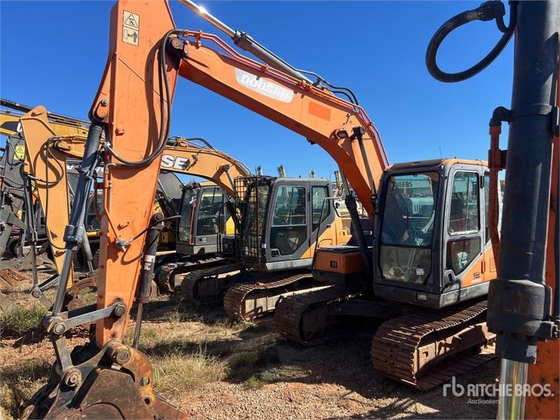 Pelle sur chenilles Doosan DX140LC Tracked — occasion 2015