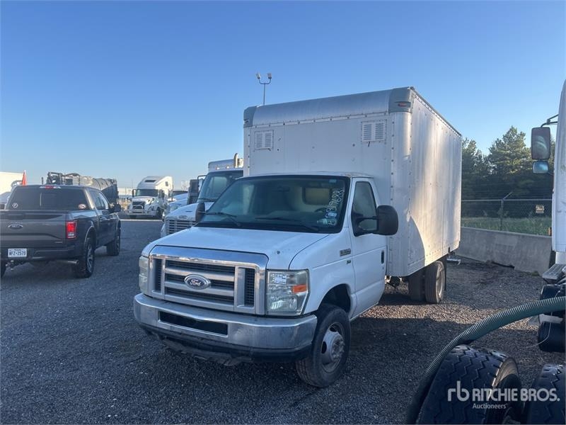 Camion fourgon Ford Commercial E350 4x2 Van (Inoperable) — occasion 2014