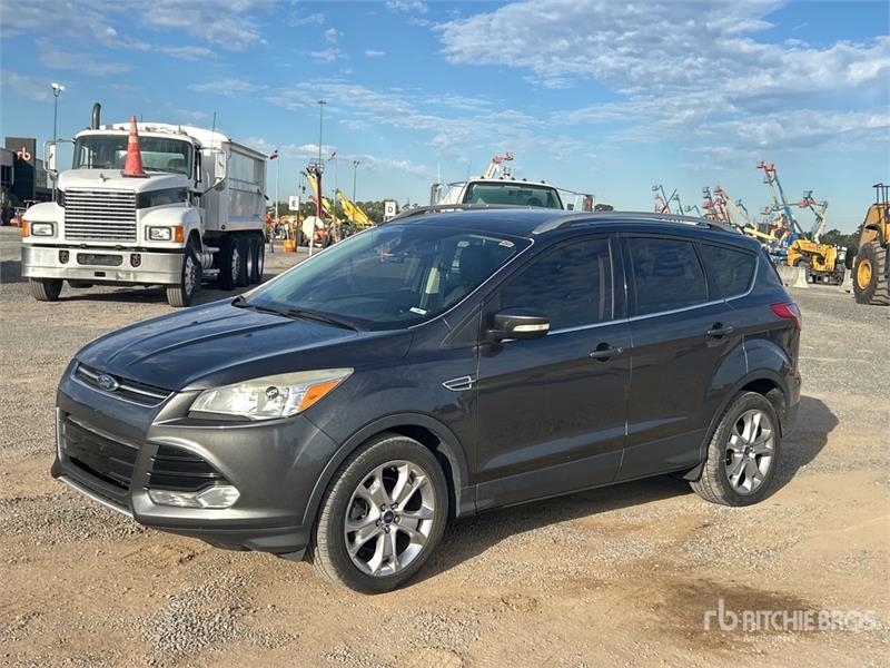 Voiture Ford Escape Titanium 2WD SUV — occasion 2015