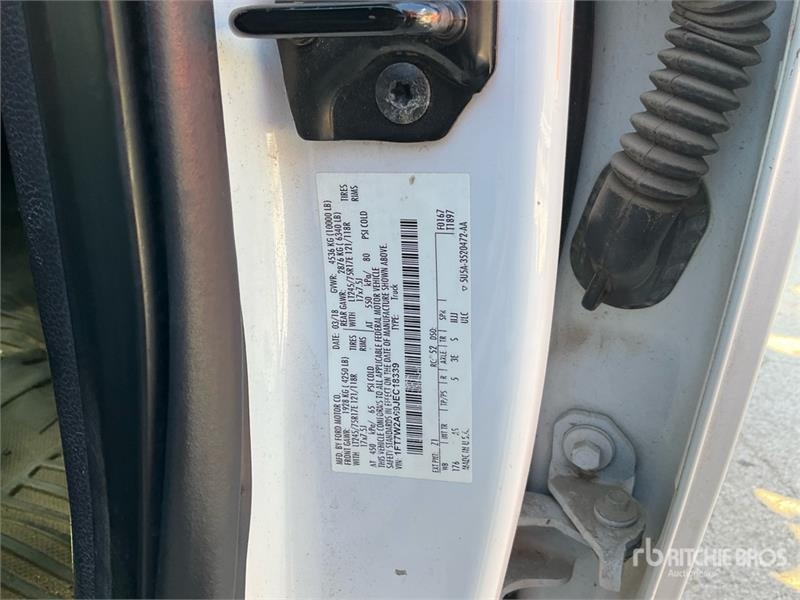 Fourgon utilitaire Ford F-250 4x2 Crew Cab Pickup — occasion 2018