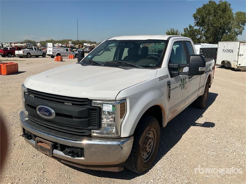 Fourgon utilitaire Ford F-250 XL 4x2 Extended Cab Pickup — occasion 2019, 169 438 h