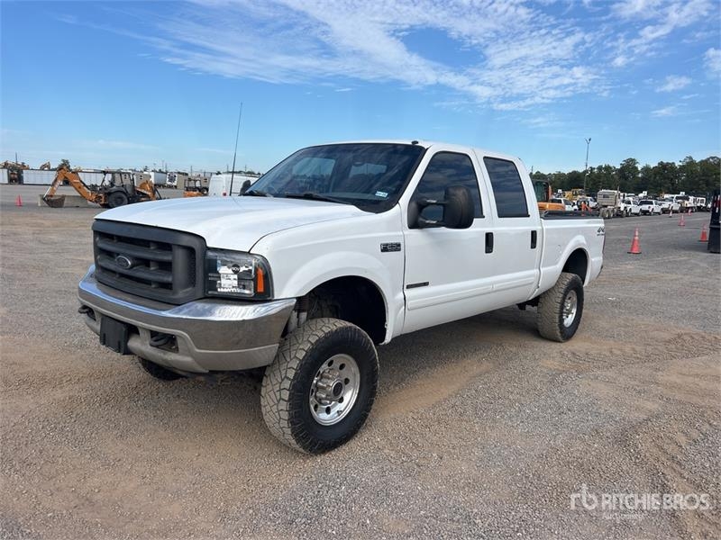 Fourgon utilitaire Ford F-250 XL 4x4 Crew Cab Pickup — occasion 2002