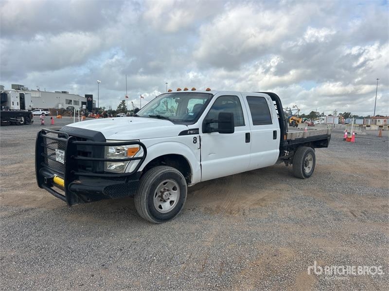 Camion plateau Ford F-350 — occasion 2012