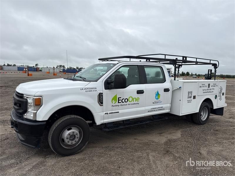 Utilitaire benne Ford F-350 XL 4x4 Crew Cab Utility — occasion 2021
