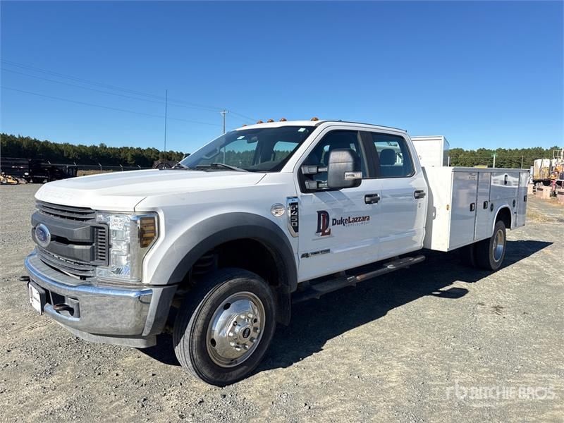 Utilitaire benne Ford F-450 XL 4x2 Crew Cab Utility — occasion 2018