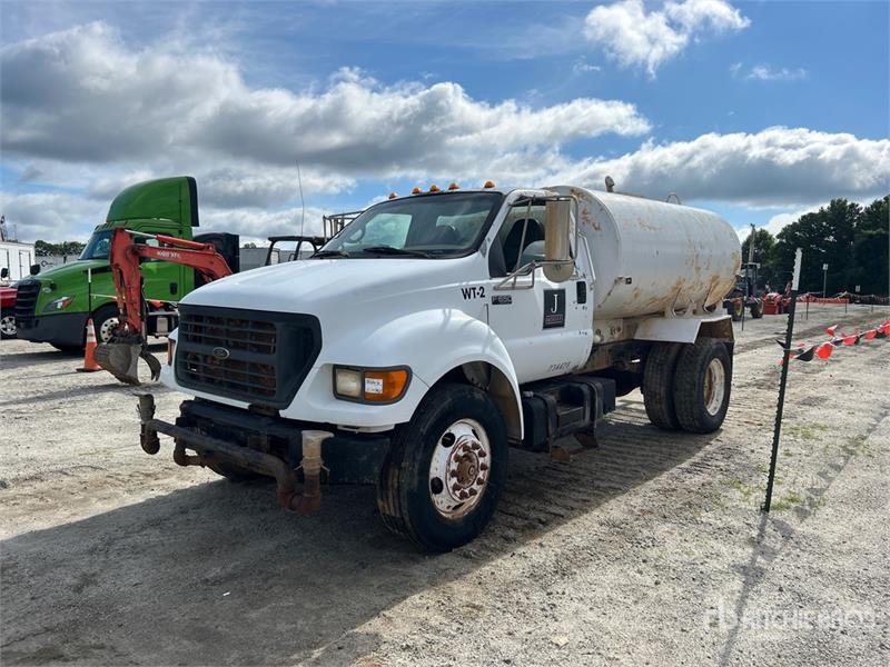 Camion citerne Ford F-650 4x2 Water (Inoperable) — occasion 2000
